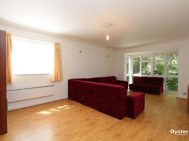 Apartment for rent in Little Stanmore, Greater London