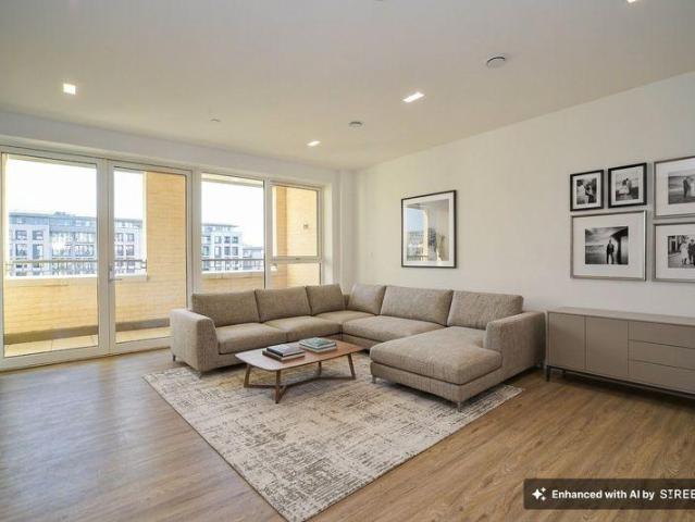 Flat for rent in North Kensington, Greater London