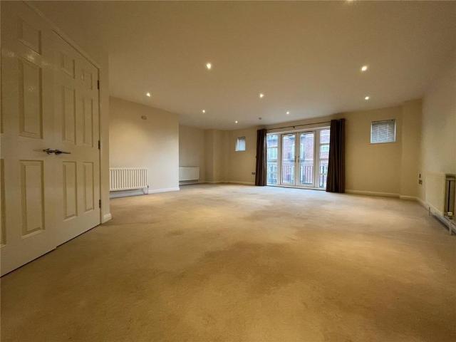 Apartment for rent in Dickens Heath, West Midlands