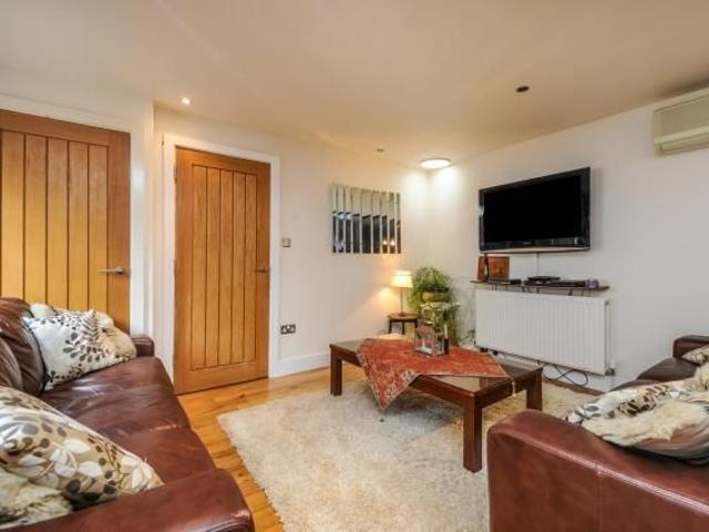 Apartment for rent in Henley-on-Thames, Berrick Salome