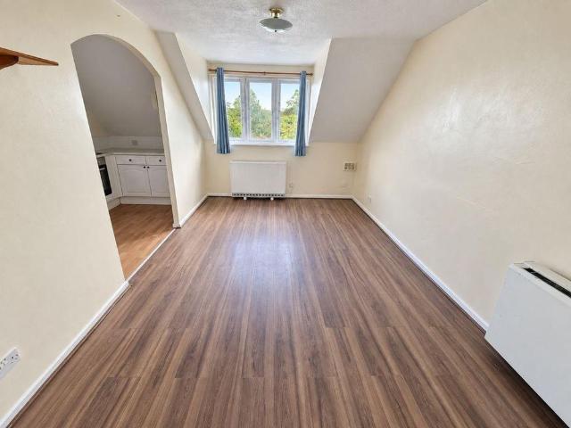 Apartment for rent in Broadfields, Greater London