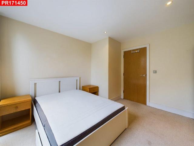 Flat for rent in Limehouse, Greater London