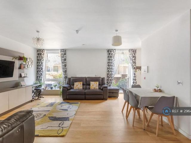 Flat for rent in London Borough of Hounslow, Greater London