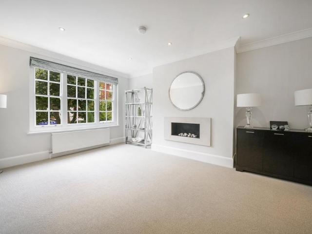 Flat for rent in St. John's Wood, Greater London