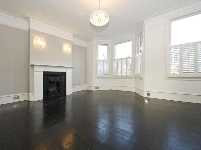Apartment for rent in North Kensington, Greater London