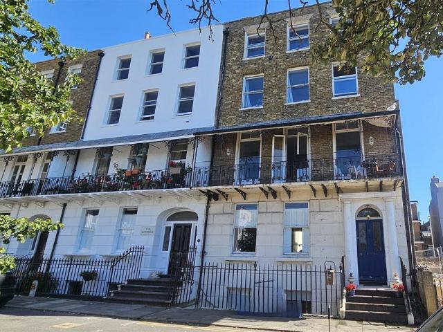 Flat for rent in East Cliff, Acol