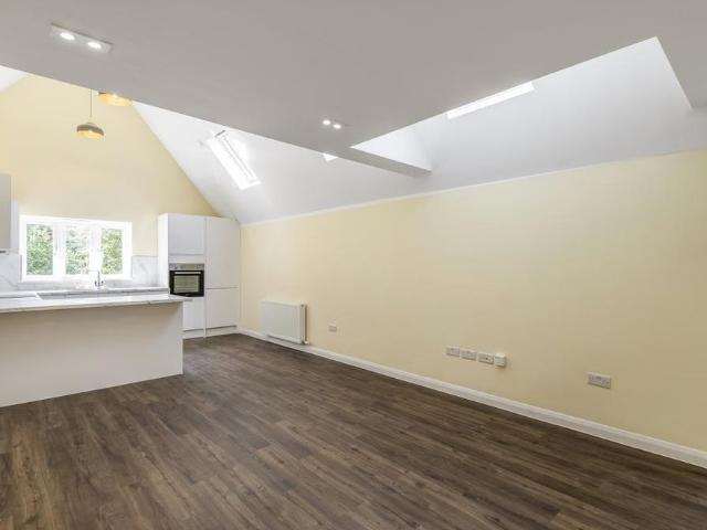 Apartment for rent in Shortlands, Greater London