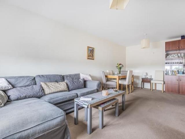 Apartment for rent in Cowley Marsh, The Slade