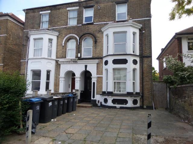 Flat for rent in London Borough of Croydon, Addiscombe