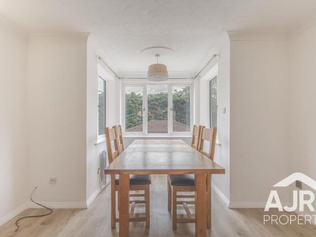 Apartment for rent in Plumstead, Greater London
