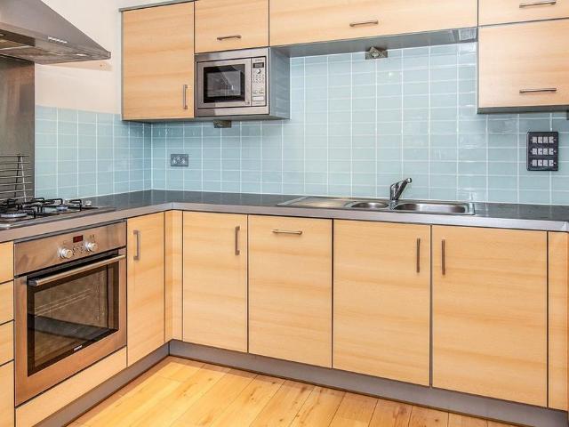 Flat for rent in Row Town, Surrey