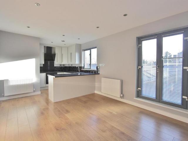 Flat for rent in Worrall, South Yorkshire
