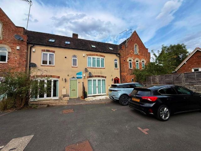 Flat for rent in Sydenham, Green Close