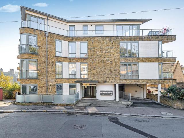 Flat for rent in London Borough of Lewisham, Blackheath