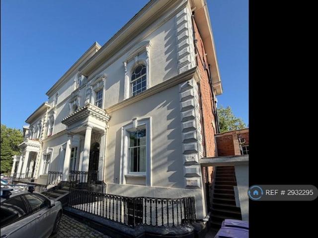 Flat for rent in Calderstones