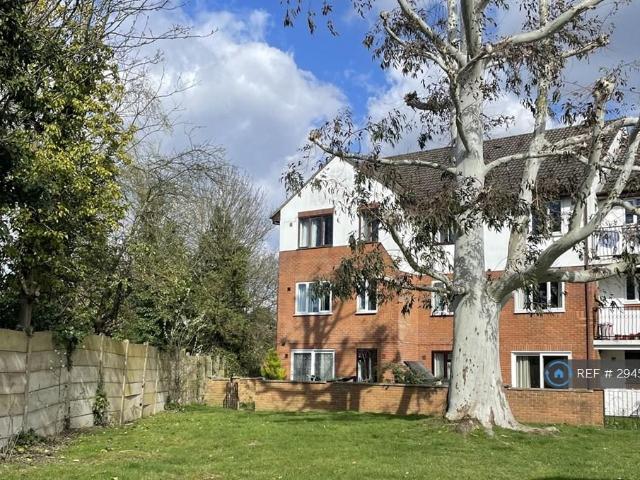 Flat for rent in London Borough of Hounslow, Greater London