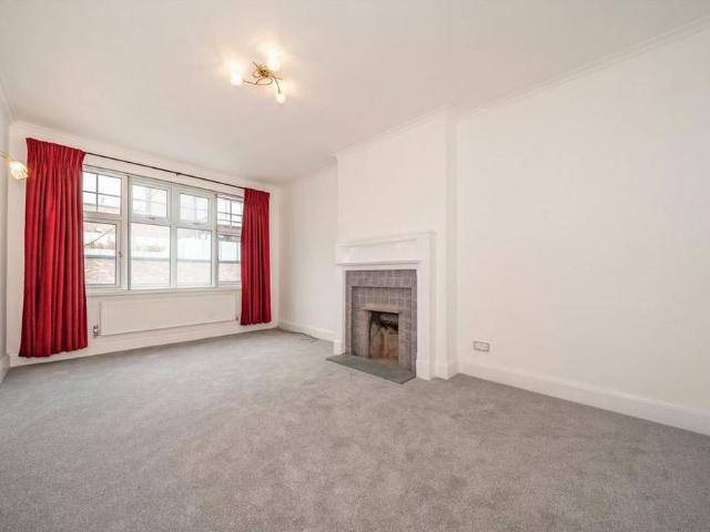 Apartment for rent in St Margarets, Greater London