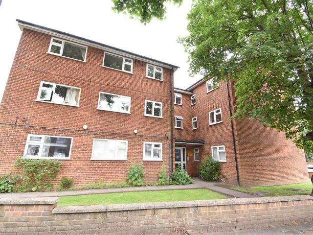 Flat for rent in Berrylands, Greater London