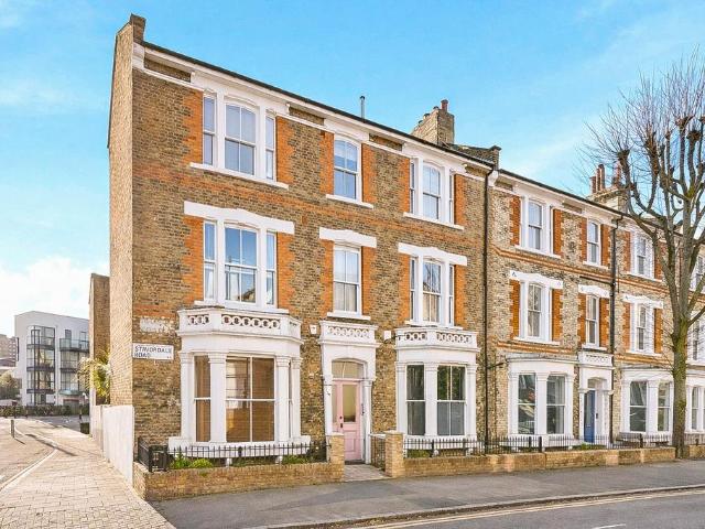 Flat for rent in Highbury, Greater London