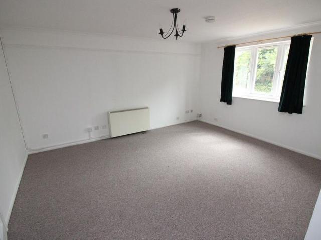 Apartment for rent in Old Malden, Greater London
