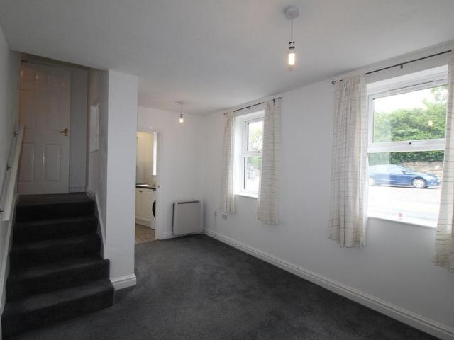 Apartment for rent in Whitfield, Charlesworth