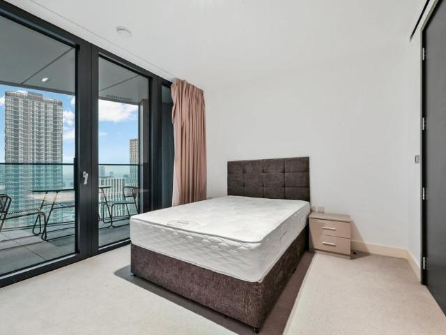 Flat for rent in Isle Of Dogs, Greater London