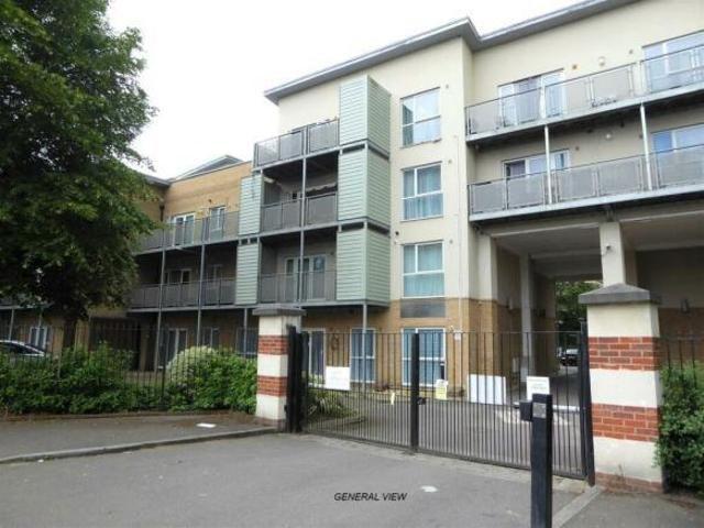 Flat for rent in London Borough of Hounslow, Greater London
