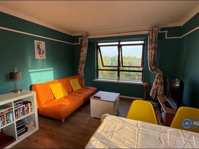 Apartment for rent in Scotstounhill, Scotstoun