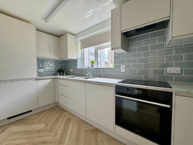 Apartment for rent in Rosehill, Greater London