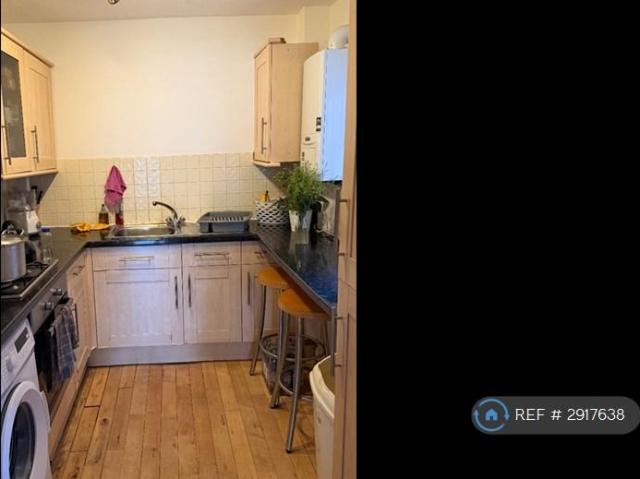 Flat for rent in London Borough of Ealing, Greater London