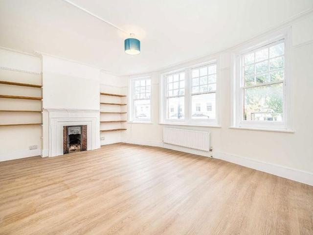 Apartment for rent in Strawberry Hill, Greater London