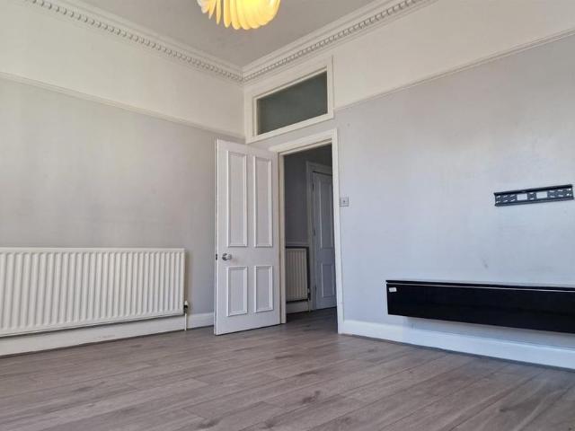 Apartment for rent in London Borough of Croydon, Waddon