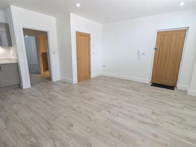 Apartment for rent in St Albans, Five Acres