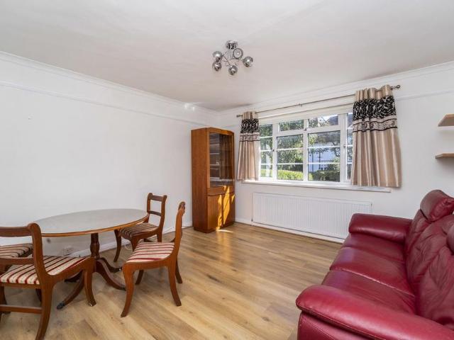Apartment for rent in Brentham Garden Suburb, Greater London