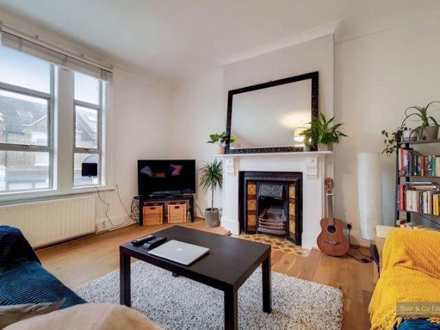 Flat for rent in Brondesbury, Greater London