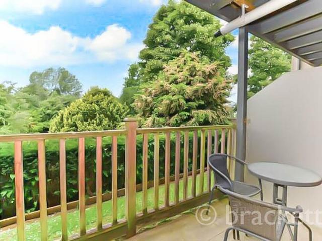 Flat for rent in St James, Sandown Park