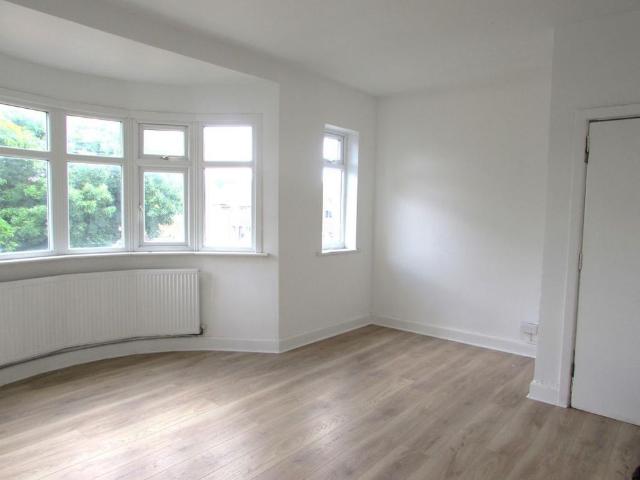 Apartment for rent in Kenton, Greater London
