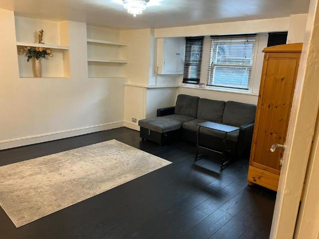 Flat for rent in Stamford Hill, Greater London