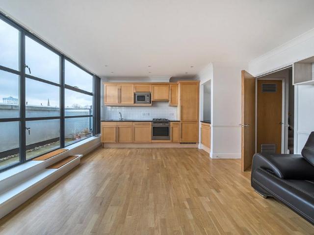 Flat for rent in London Borough of Hounslow, Greater London