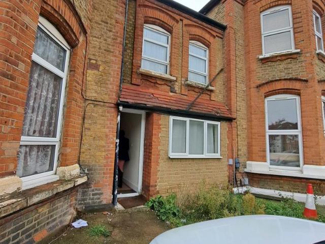 Flat for rent in Gants Hill, Greater London