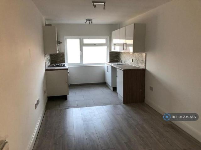 Apartment for rent in Lower Halliford, Surrey