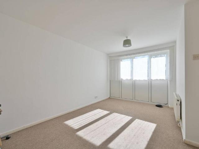 Flat for rent in Kingswood, North Watford