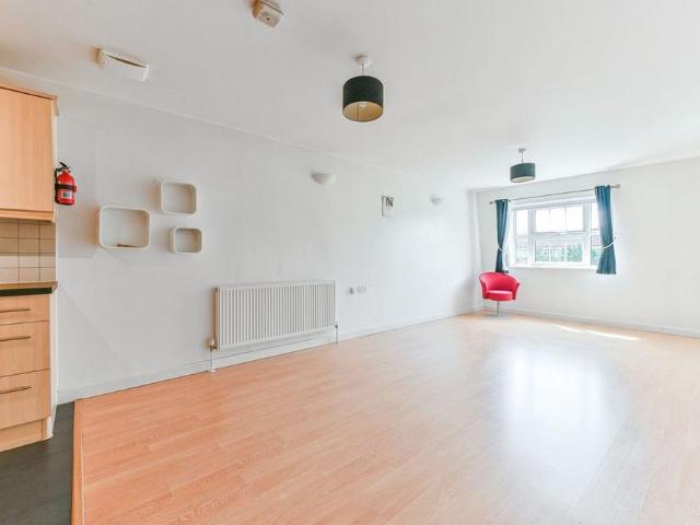 Apartment for rent in London Borough of Croydon, Addiscombe