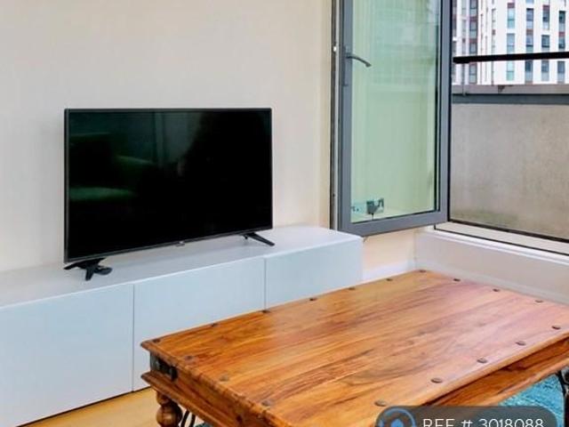 Apartment for rent in Poplar Grove, Greater London
