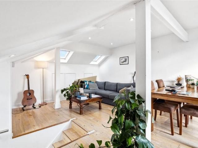 Apartment for rent in Taverner Square, Greater London