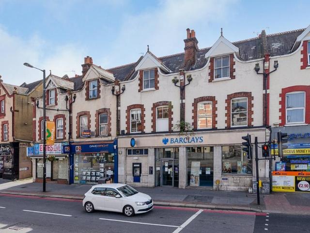 Flat for rent in London Borough of Croydon, Purley