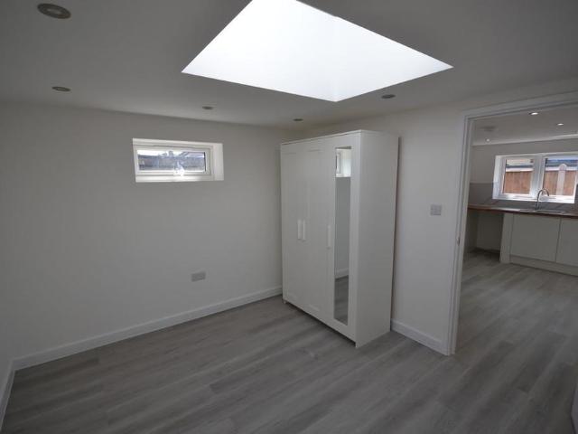 Apartment for rent in Seven Kings, Greater London