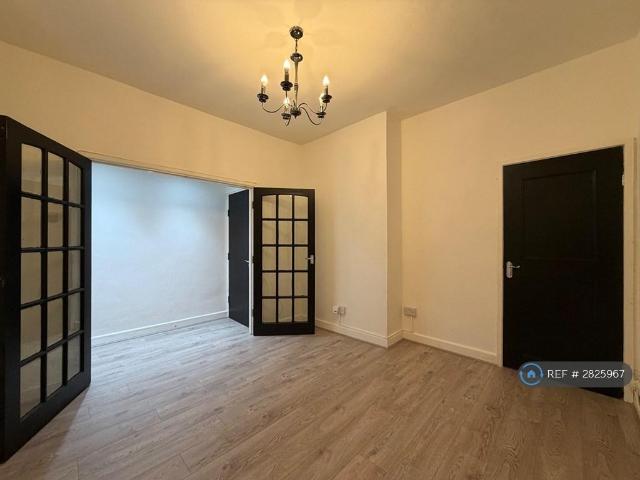Flat for rent in Calderstones