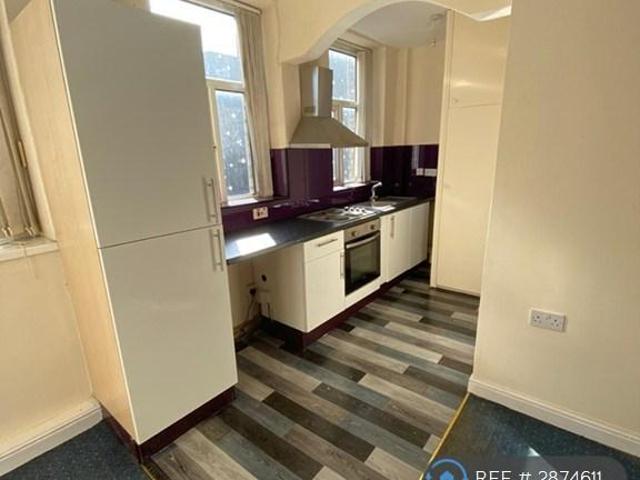 Flat for rent in Long Lee, West Yorkshire
