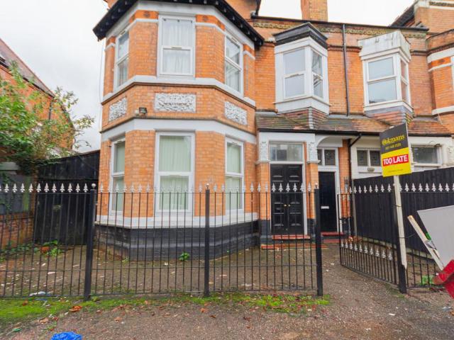 Flat for rent in Wake Green, West Midlands
